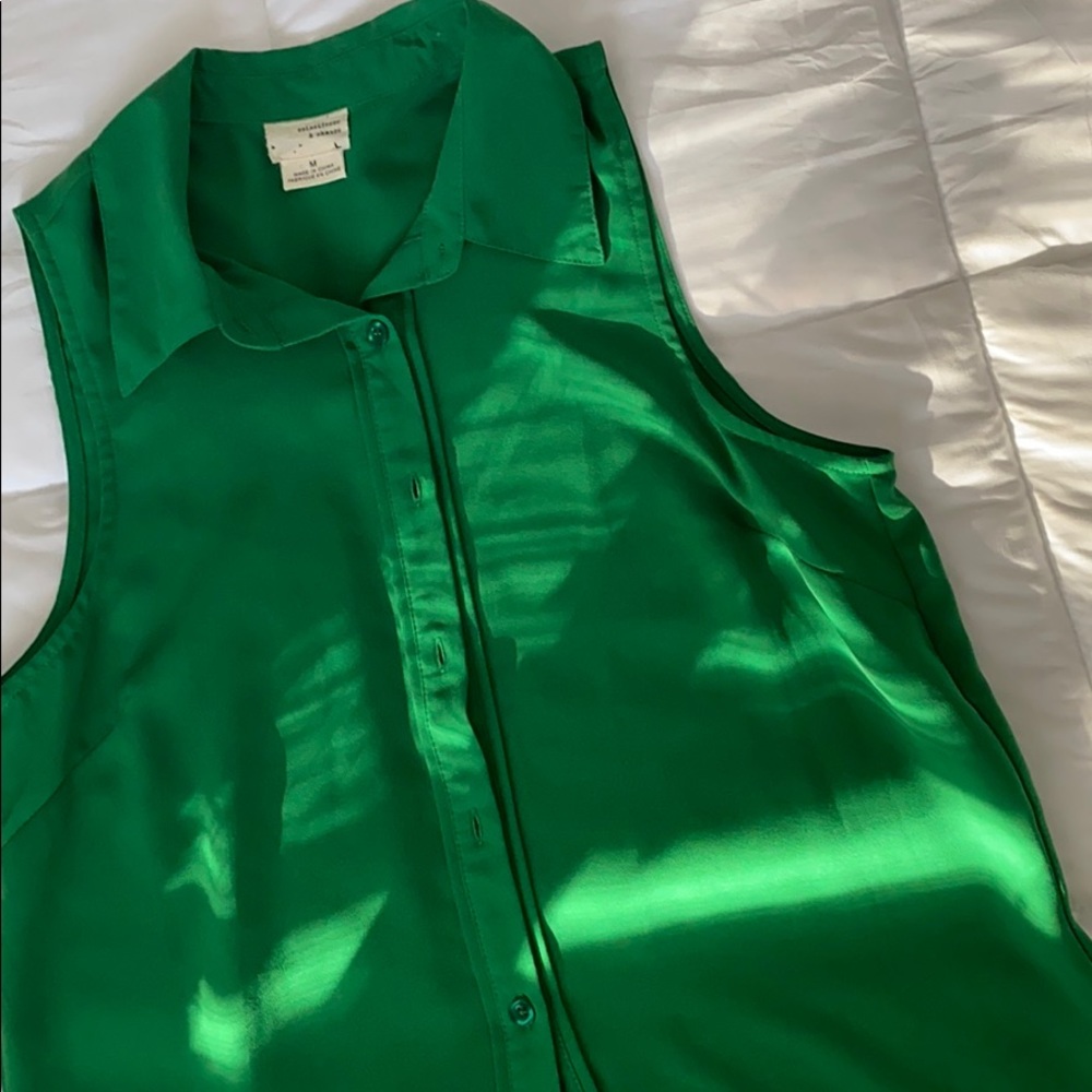Anthro women’s medium green blouse